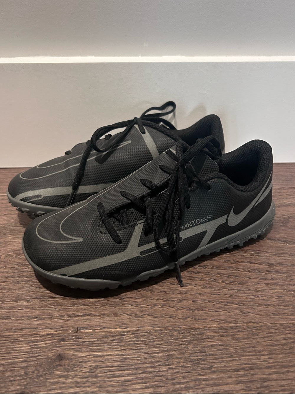 Nike Size 13 Boy's Indoor Soccer Shoes